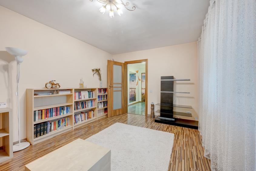 Apartament cu 3 camere decomandat în Berceni