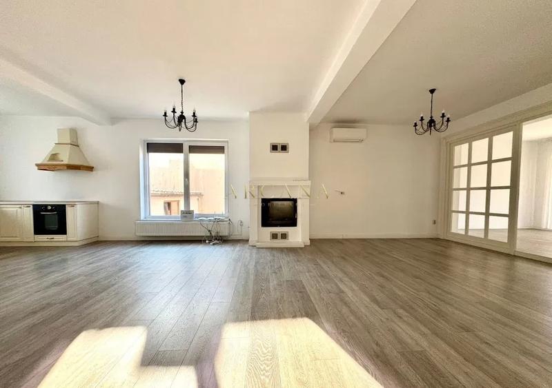 Apartament cu 4 camere semidecomandat în Iris