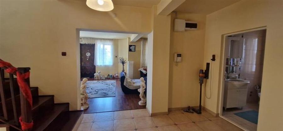 Casă individuală cu 6 camere cu Teren 435 Mp în Semicentral