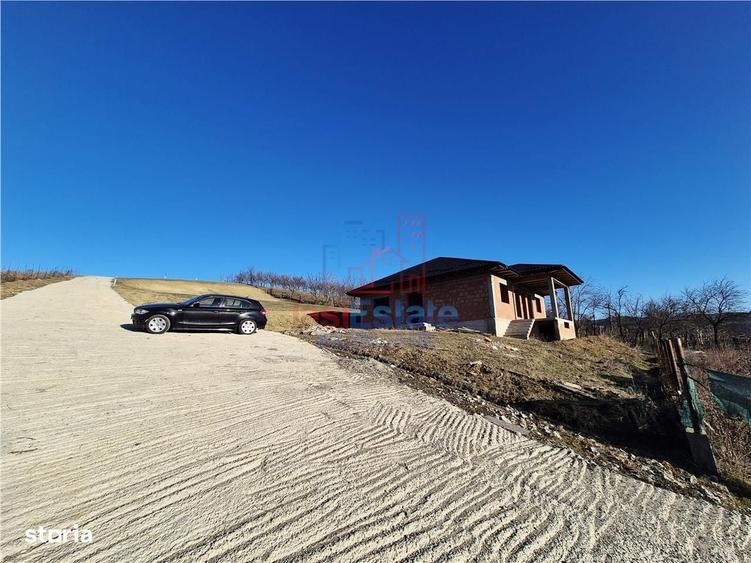 Casă cu 4 camere în Cercu