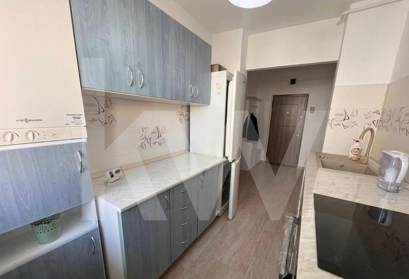 Apartament cu 3 camere semidecomandat, mobilat în Mihai Viteazul