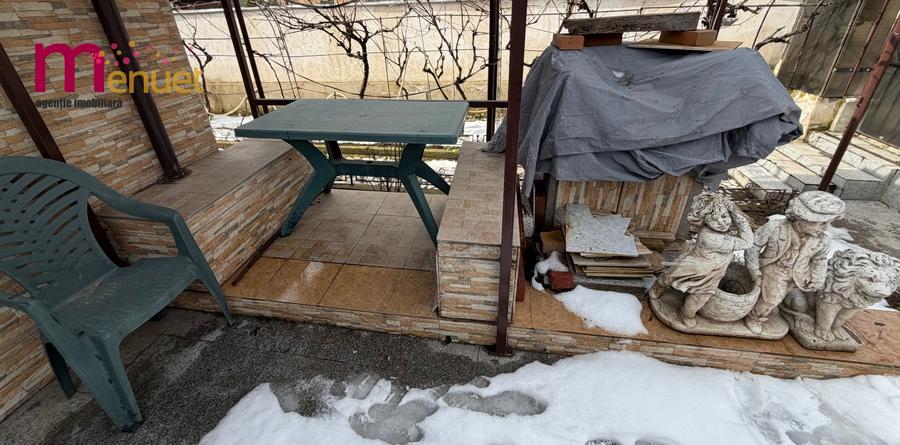 Casă cu 5 camere cu Teren 230 Mp în Păcii
