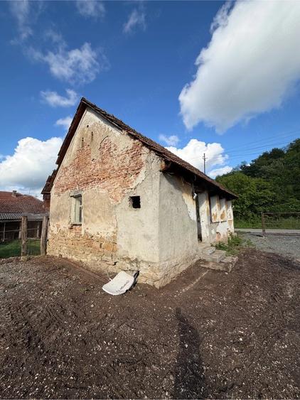 Casă cu 2 camere cu Teren 2100 Mp în Zam