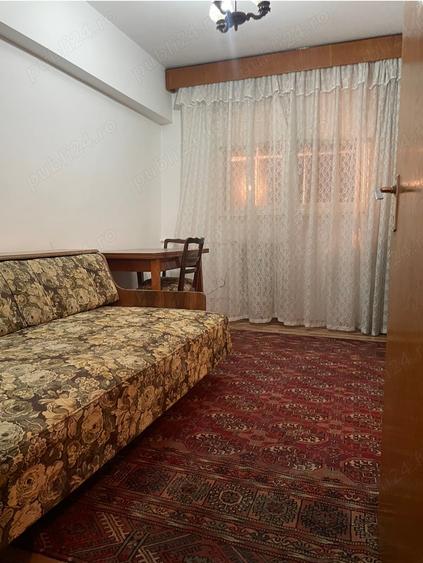 Apartament cu 3 camere decomandat în Drumul Taberei