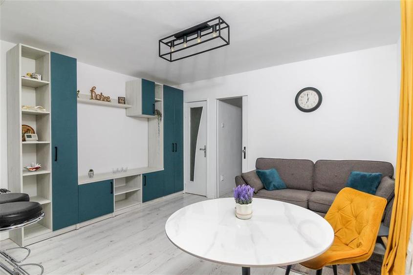 Apartament cu 3 camere semidecomandat, mobilat în Gheorgheni