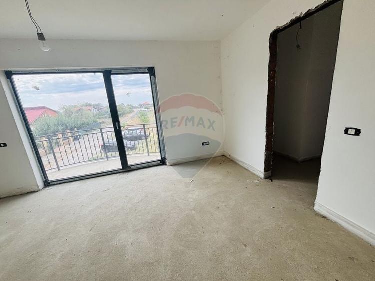 Casă cu 6 camere cu Teren 520 Mp în Săftica