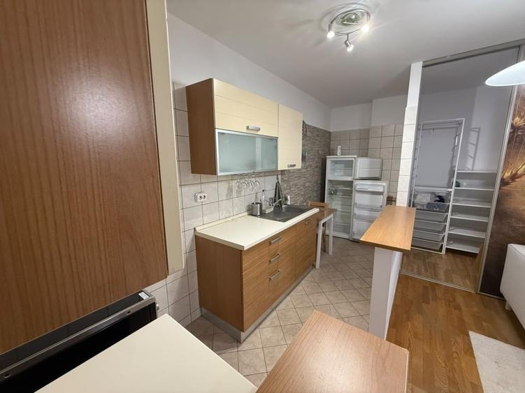 Apartament cu 2 camere decomandat, mobilat în Calea Călărașilor