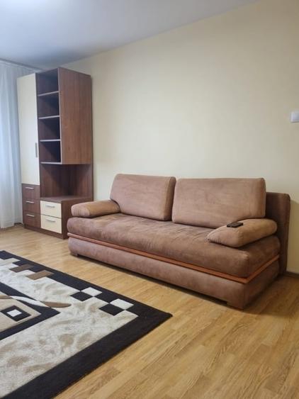 Apartament cu 3 camere, mobilat în Faleza Nord