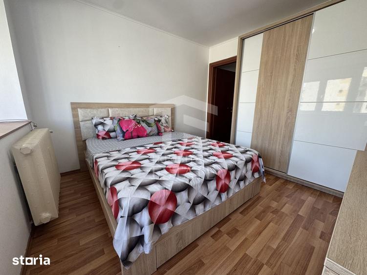Apartament cu 3 camere semidecomandat în Tei