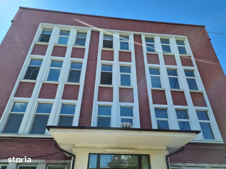 Spațiu comercial, de 3,000 mp, în Industriilor