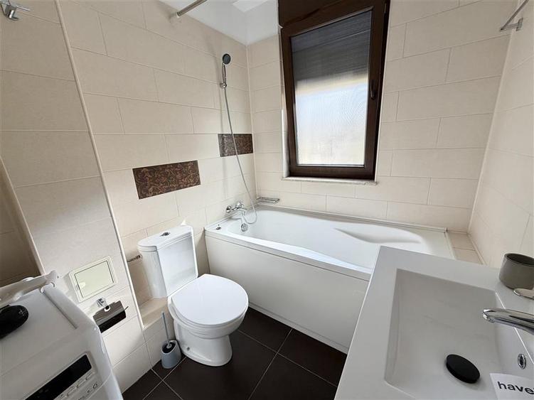 Apartament cu 3 camere decomandat, mobilat în Nordului