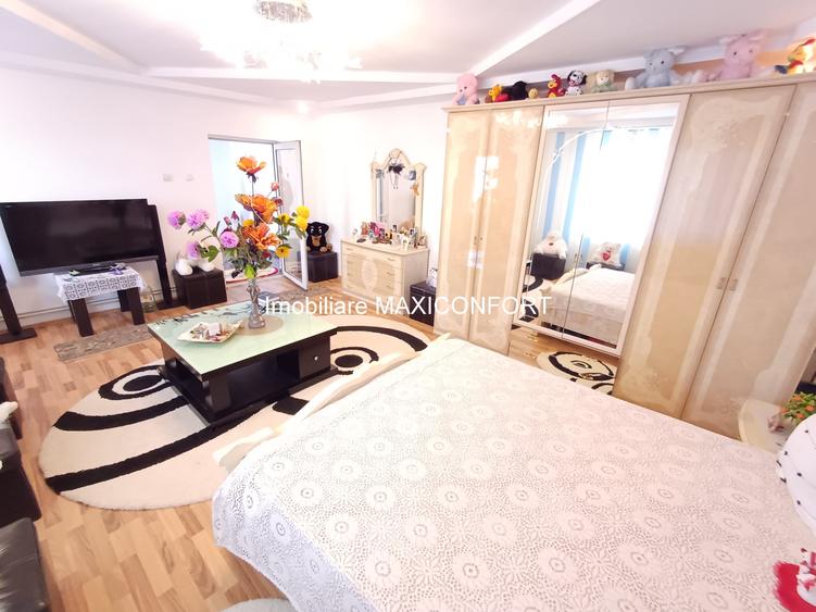 Casă cu 5 camere cu Teren 180 Mp în Lacu Dulce
