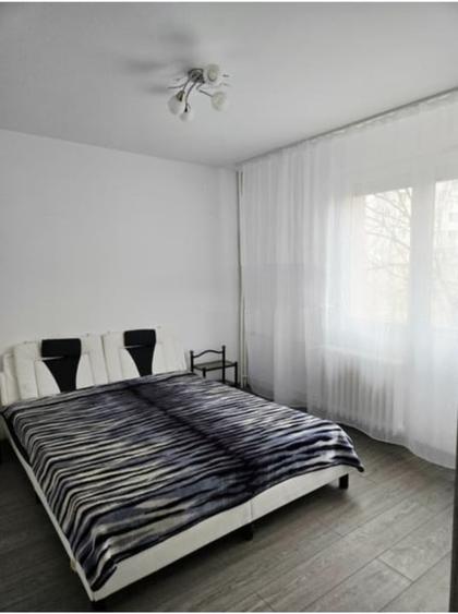 Apartament cu 3 camere decomandat, mobilat în Titan