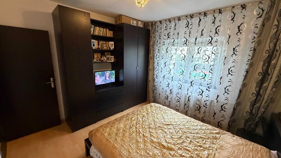 Apartament cu 3 camere decomandat în Vitan