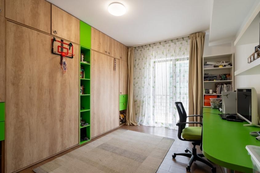 Apartament cu 3 camere semidecomandat, mobilat în Moșilor