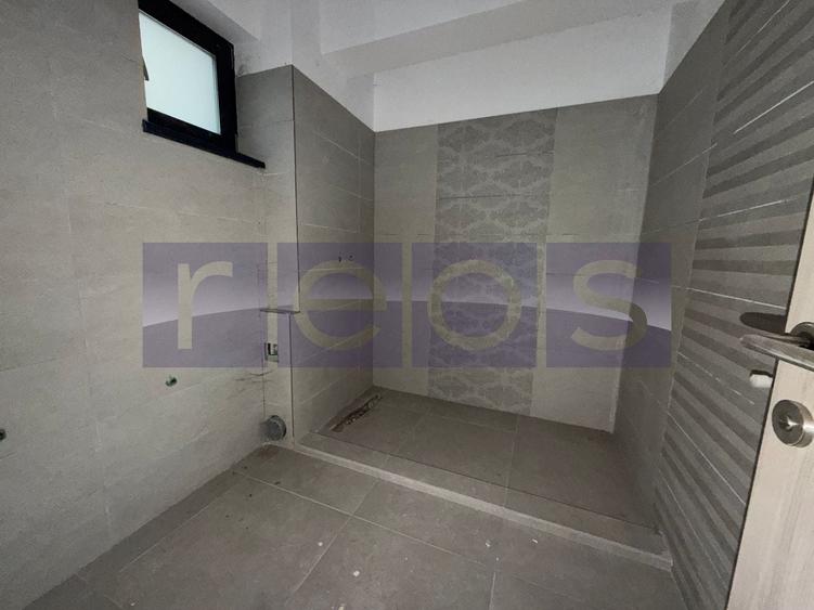 Casă individuală cu 14 camere cu Canalizare în Vitan