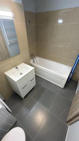 Apartament cu 2 camere decomandat în 1 Decembrie