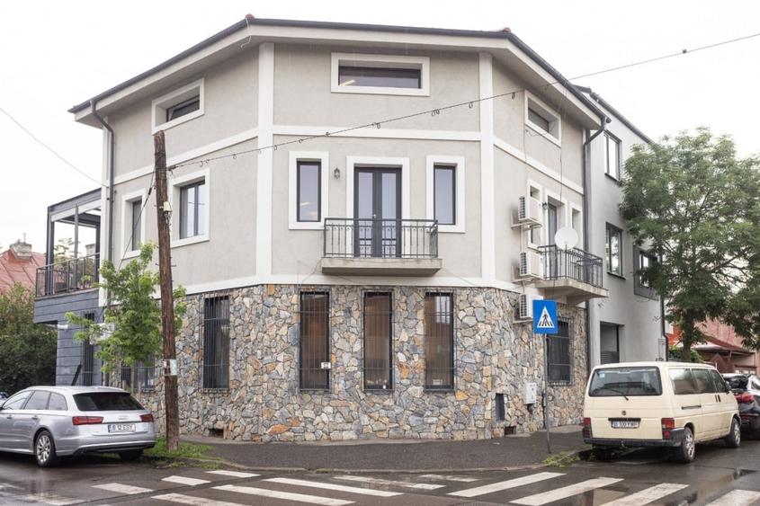 Casă individuală cu 5 camere cu Canalizare în Domenii