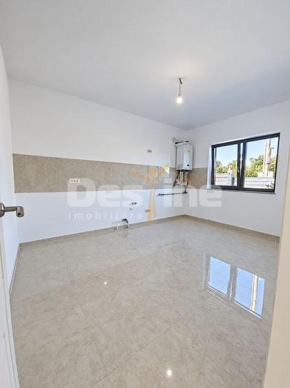 Duplex cu 4 camere cu Canalizare în Miroslava