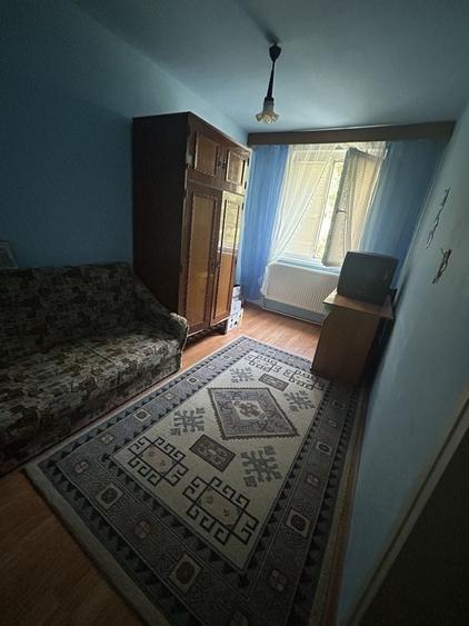 Apartament cu 3 camere semidecomandat în Central