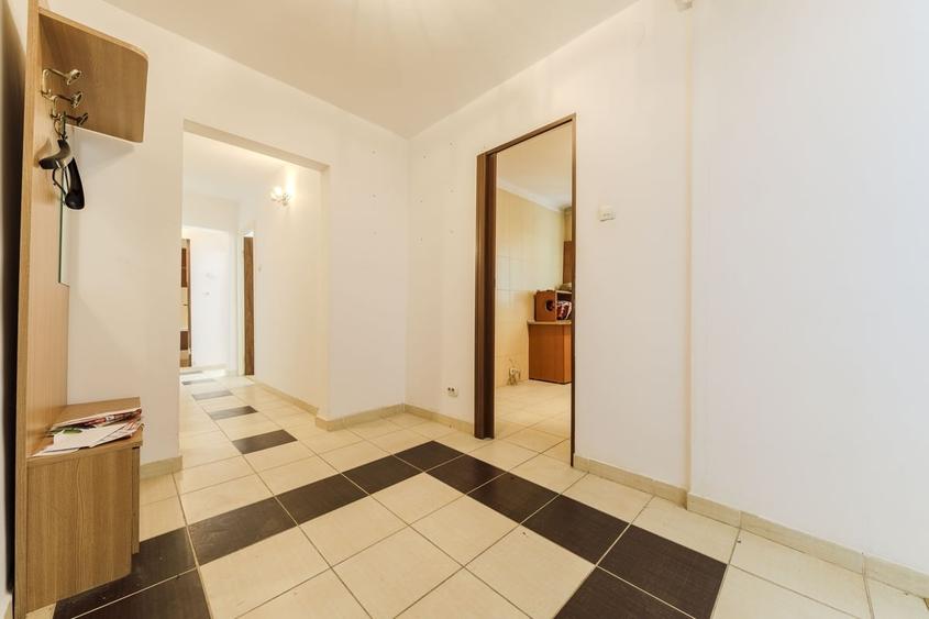 Apartament cu 3 camere decomandat în Rahova