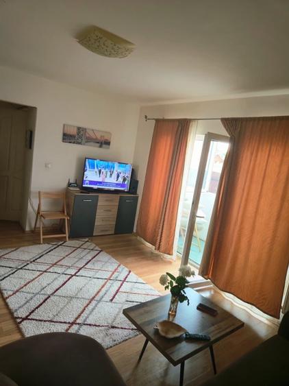 Apartament cu 2 camere semidecomandat în Florești