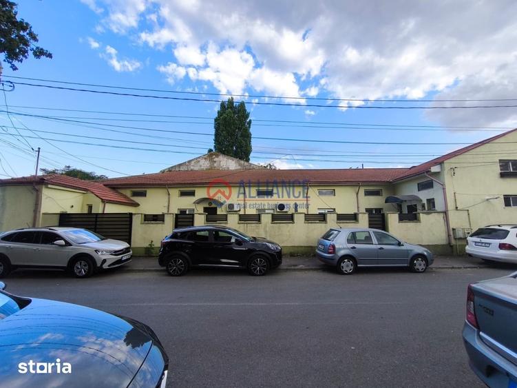Casă cu 5 camere semidecomandat cu Teren 295 Mp în ICIL