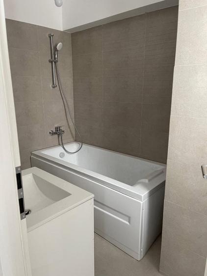 Apartament cu 3 camere decomandat în Dobroești