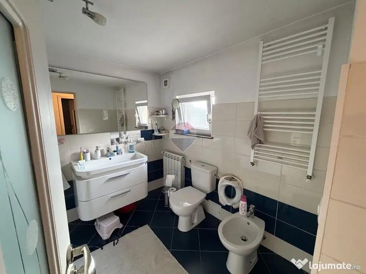Casă cu 4 camere cu Teren 2500 Mp în Bolotești