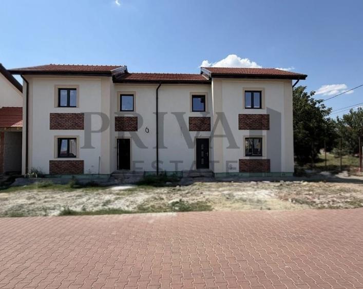 Duplex cu 3 camere cu Canalizare în Giarmata
