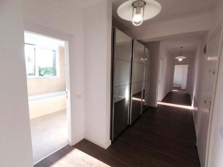 Apartament cu 3 camere decomandat, mobilat în Băneasa