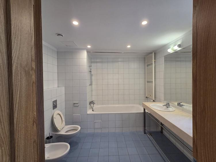 Apartament cu 4 camere decomandat, mobilat în Dorobanți