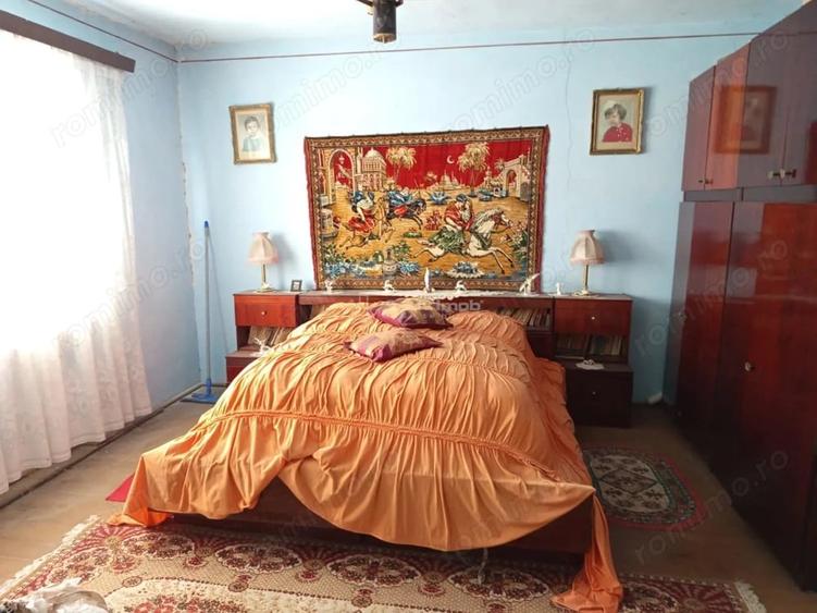 Casă cu 5 camere cu Teren 1439 Mp în Iam