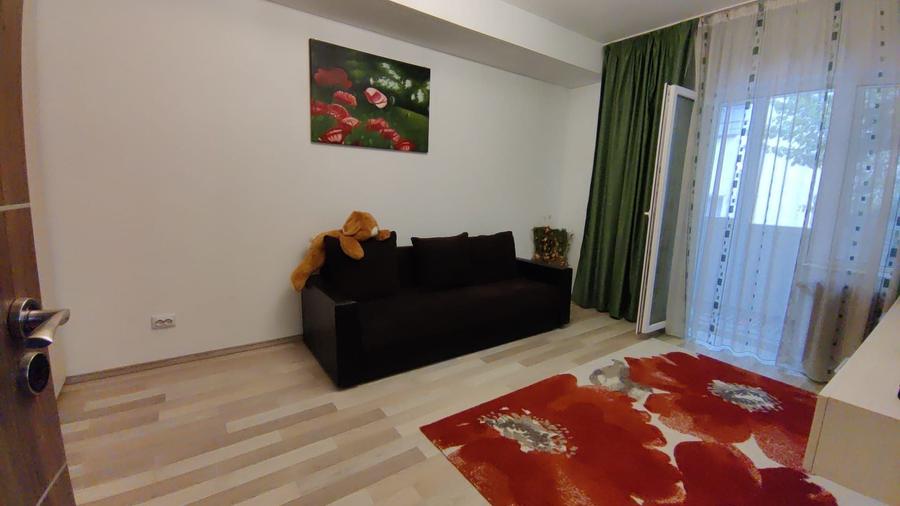 Apartament cu 3 camere decomandat în Florești