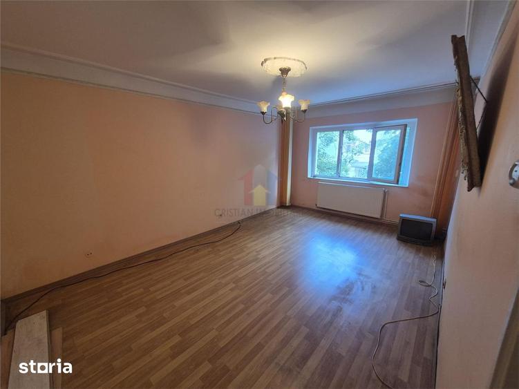 Apartament cu 2 camere decomandat în Calarași 4