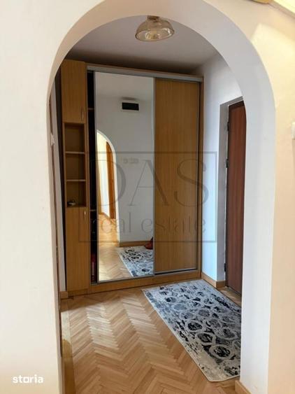 Apartament cu 2 camere semidecomandat, mobilat în Tei