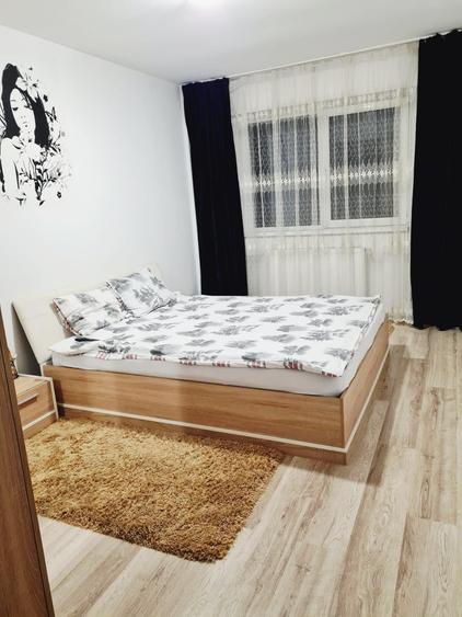 Casă individuală cu 7 camere cu Canalizare în Cristian