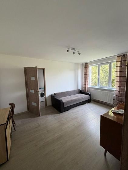 Apartament cu 2 camere semidecomandat în Calea București