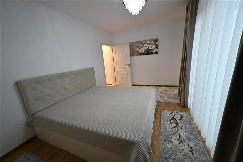 Apartament cu 3 camere decomandat, mobilat în Ultracentral