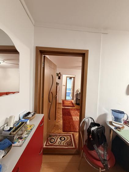 Apartament cu 2 camere semidecomandat, mobilat în Girocului