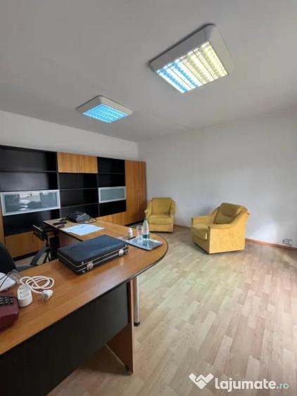 Spațiu comercial, de 1,388 mp, în Central