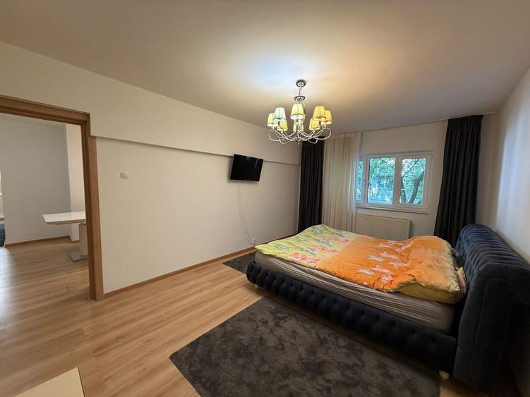 Apartament de Vanzare 3 camere Crangasi - 2