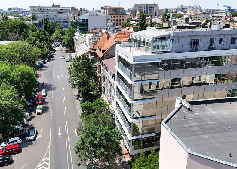 Birou, de 2,500 mp, în Cișmigiu
