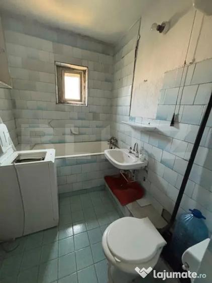 Apartament cu 3 camere decomandat în Micro 12