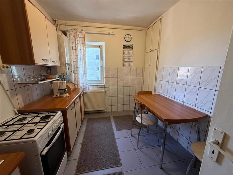 Apartament cu 3 camere decomandat, mobilat în Terezian