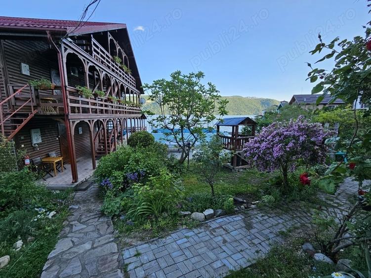 Casă cu 6 camere cu Teren 1000 Mp în Eșelnița