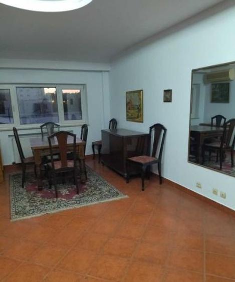 Apartament cu 3 camere semidecomandat, mobilat în Pantelimon