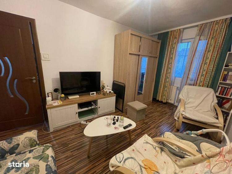 Apartament cu 3 camere în Craiovița Nouă