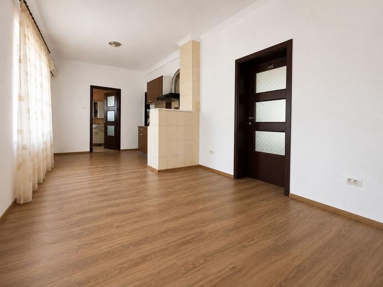 Casă individuală cu 3 camere cu Canalizare în Pârneava