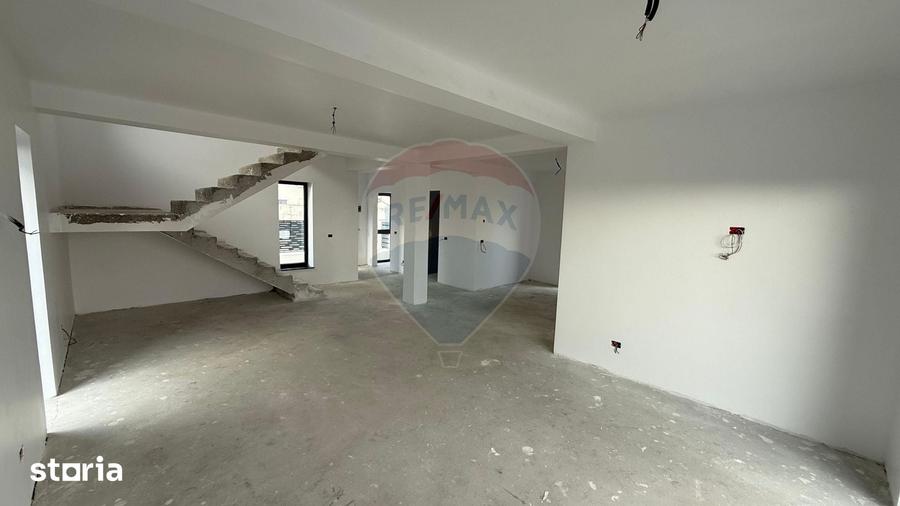 Casă cu 4 camere cu Teren 330 Mp în Central